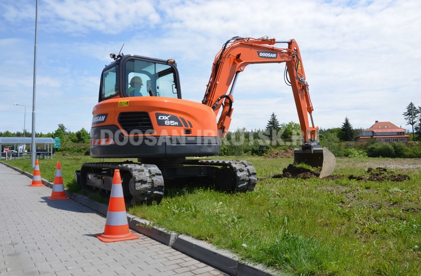 Гусеничный экскаватор DOOSAN DX 80 R