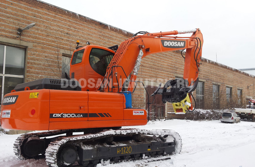 Бревноперегружатель гусеничный DOOSAN DX 300 LCA